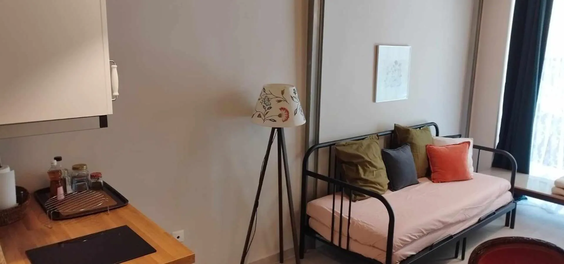 Short Stay Loft At سالونيك شقة